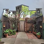 Hollywood Bungalow With Patio!